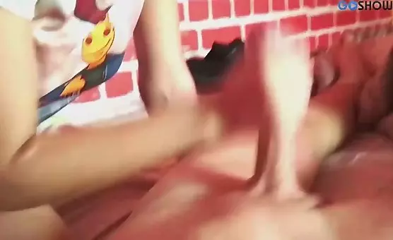 Brunette Gets Oral Pleasure Outdoors